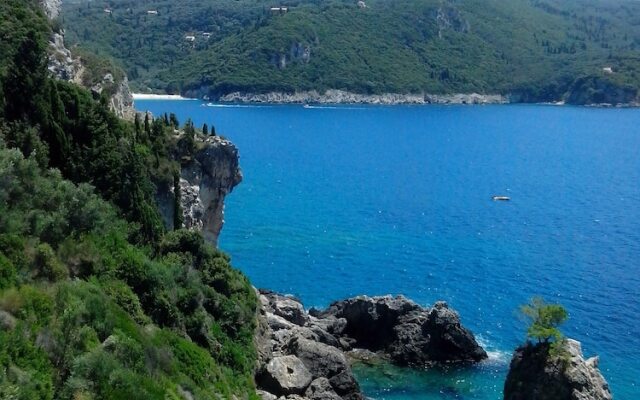 Tom's House/2 Between Paleokastritsa Dassia Ipsos!