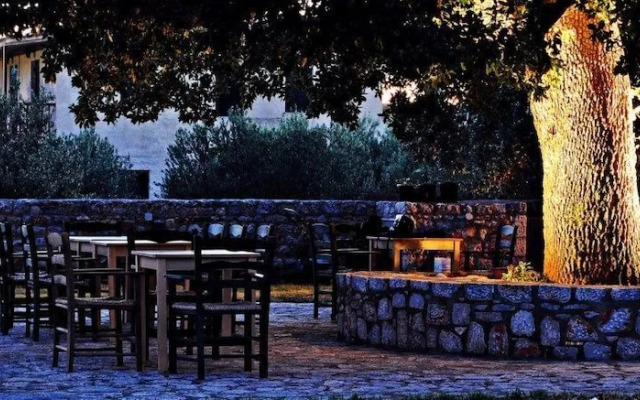 Vlyhada Residence & Restaurant
