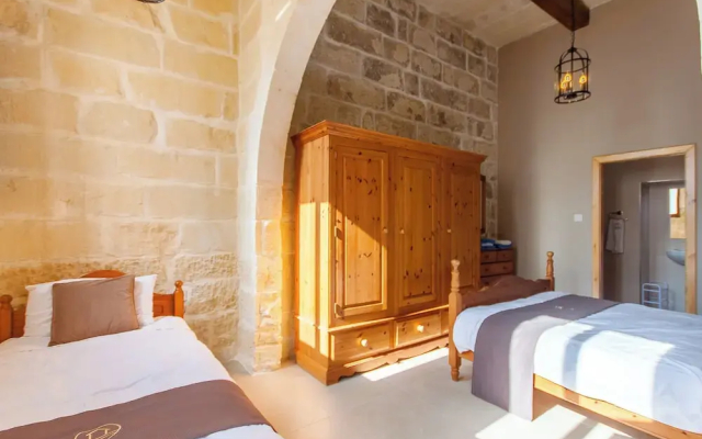 Naduri, Beautiful Gozitan Villa + Pool