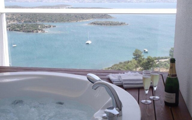 2 Bed Penthouse Apartment With Stunning Sea View