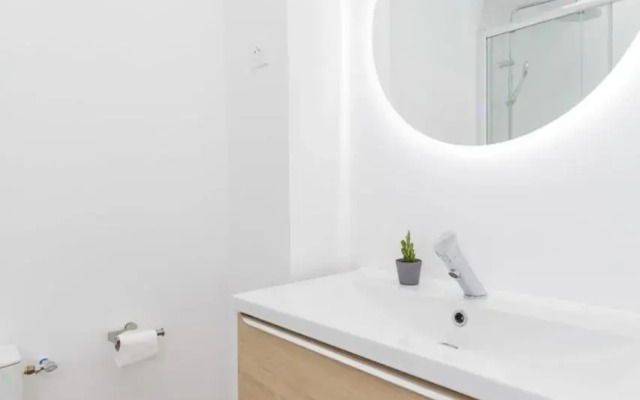 NICE 23 m Bright and Renovated - courtyard side