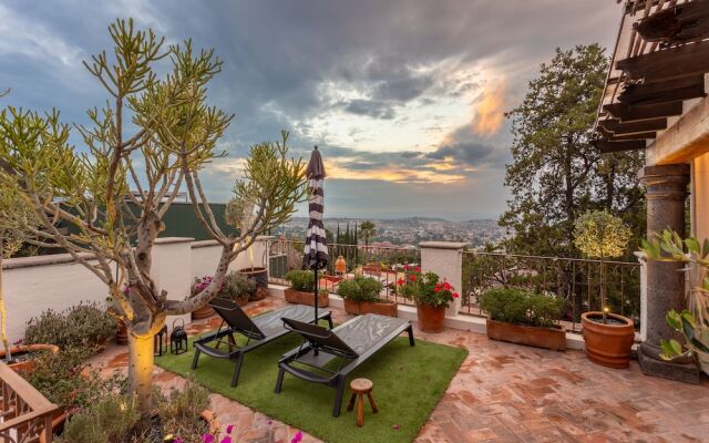 Panoramic Paradise 3BR Overlooking SMA