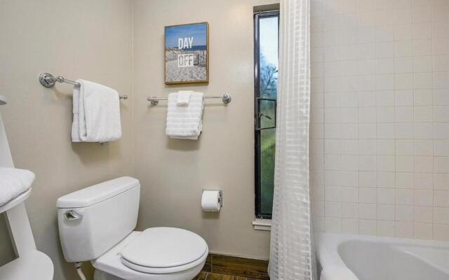 40% OFF Spectacular 1BD Suite inside Silverado