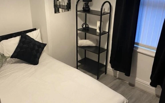 Impeccable 2-bed House in Liverpool