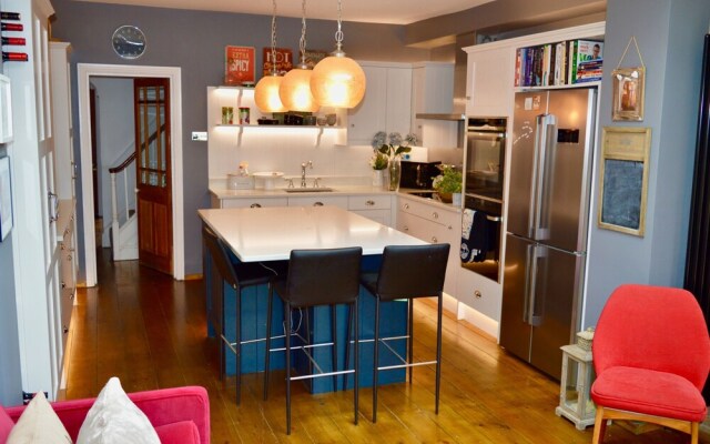Bright 3 Bedroom Home Bristol