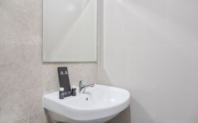 Fancy And Comfort Studio At Transpark Cibubur Apartment