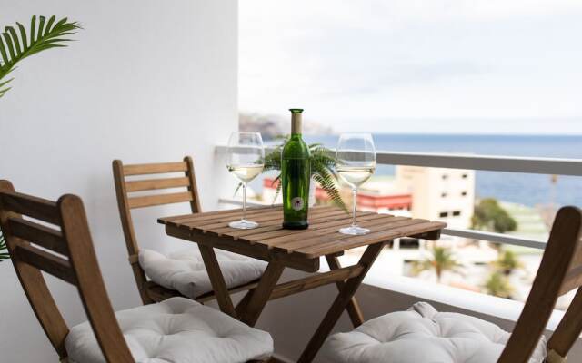 Endless Summer Apartment, Fresh Style and Sea Views