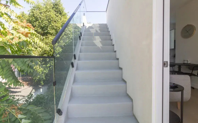 Built 2024 Scandinavian-style Studio With Deck p82