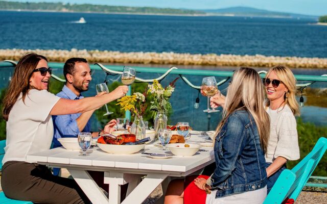 Oak Island Resort & Conference Centre