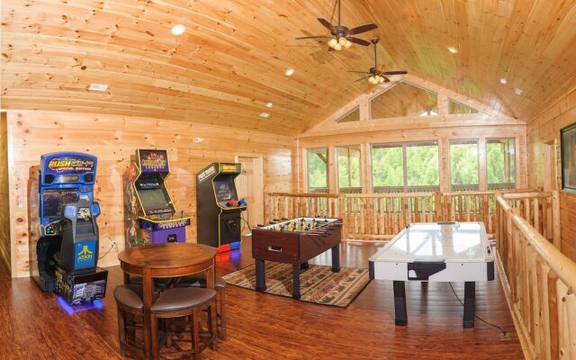 Foxwood Mansion Fourteen Bedroom Cabin