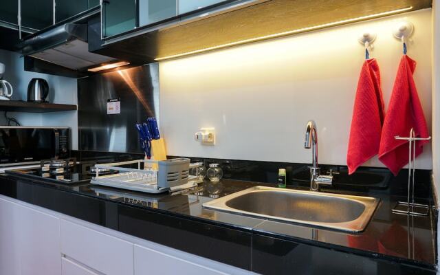 Modern 2BR Apartment at Citra Lake Suites