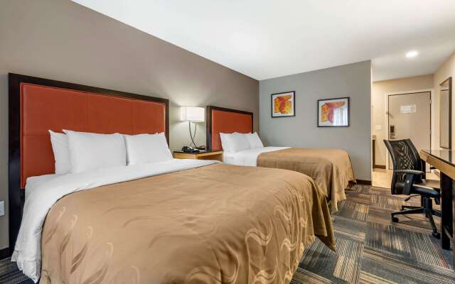 Quality Inn & Suites Evansville Downtown