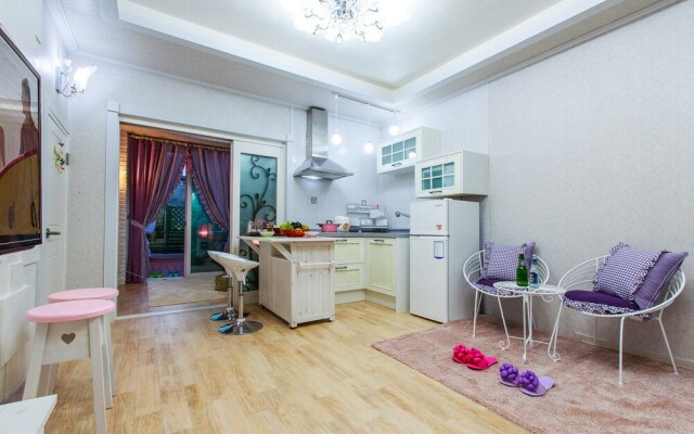 Glam House
