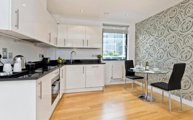 Red Lion Court by City2Stay