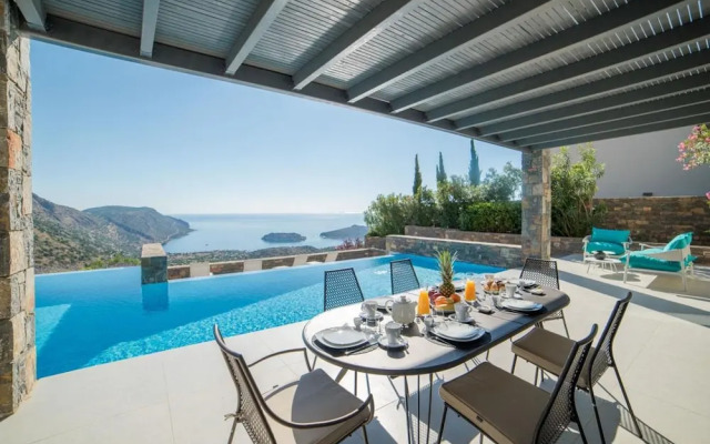 Sea View 6 Bedroom Villa With a Heated Pool