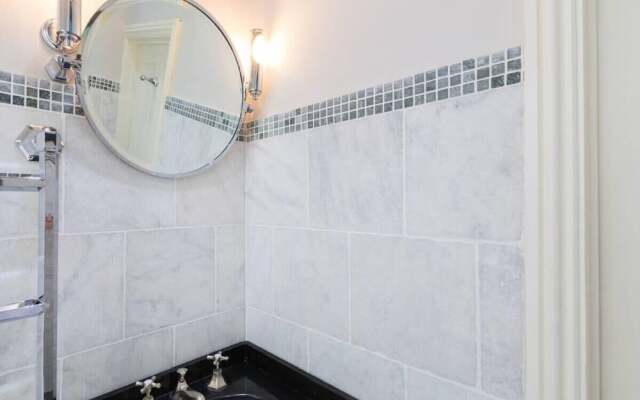 Traditional 1 Bed Apartment, Pimlico
