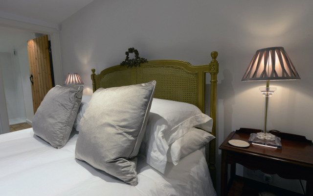 The Cwtch - Luxury Cottage, Sea Views, Pet Friendly