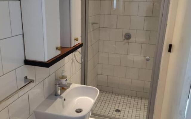 Cosy and sunny 1 bedroom place