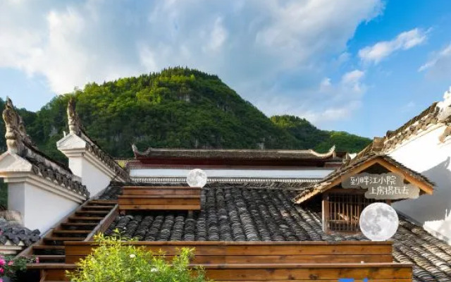 Riverside courtyard of Luan Xiyin mountain, Zhenyuan