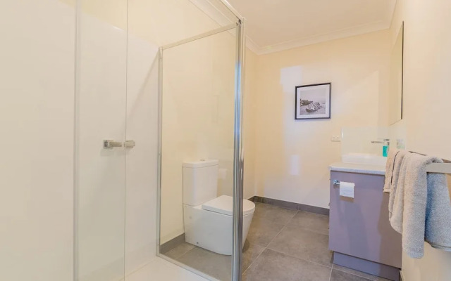 Thompson Avenue Apartments - 3