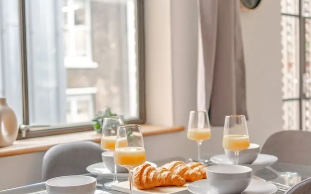 Holborn Penthouse Apartment with Terrace