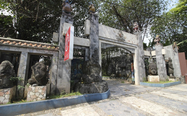 RedDoorz Near Borobudur Temple