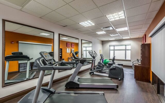 Отель Holiday Inn Express & Suites Lexington