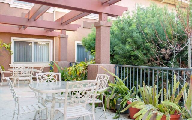 Holiday Inn Express & Suites Mountain View Silicon Valley by IHG