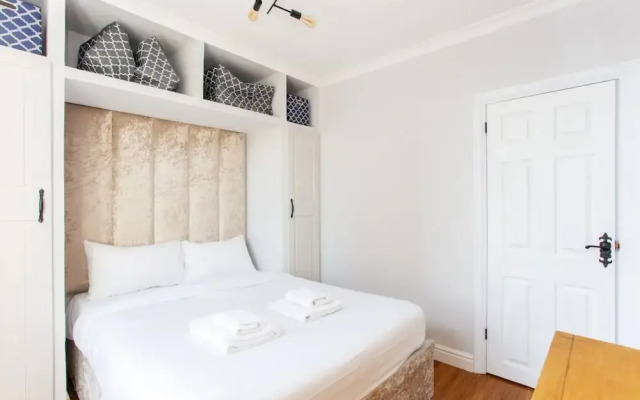 Stylish 2 Bedroom Apartment Near Regents Park
