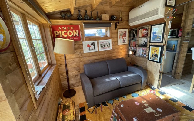 Retro Lodge nr Dartoor With hot tub & opt Sauna