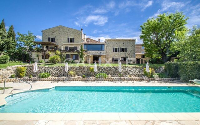 Fleur de Lys Fayence