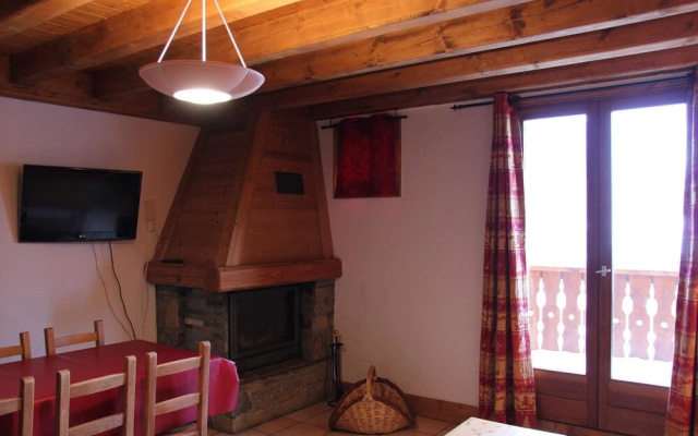comfortable apartment with chimney Apartment 2 agence la cime
