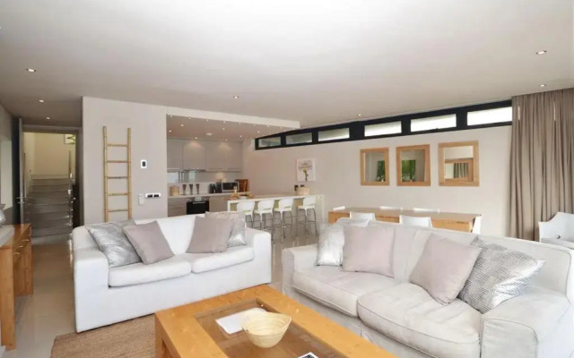 Le Paradis Penthouse Apartment