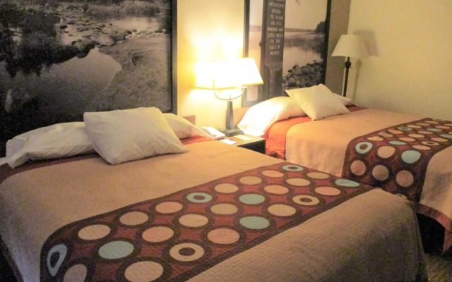 Motel 6 Russellville, AR