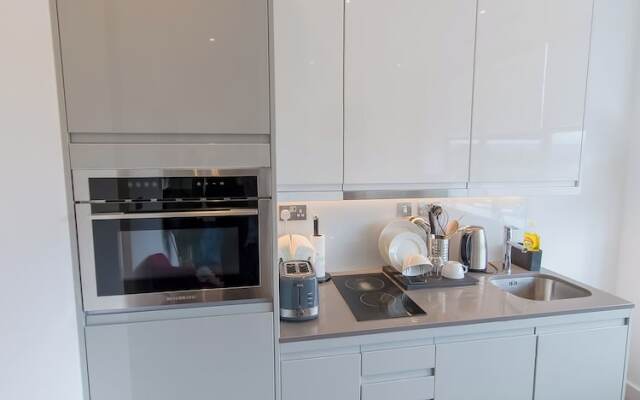 Captivating 1-bed Apartment in Slough With Kingbed