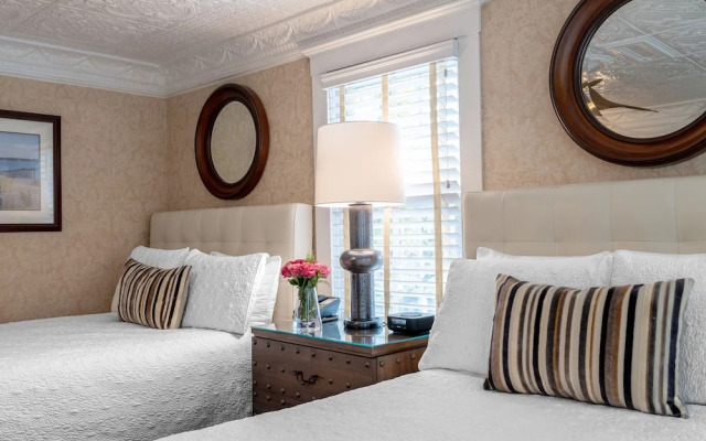 Chateau Inn and Suites