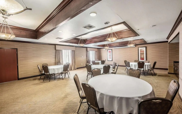 Red Lion Inn & Suites Mineral Wells