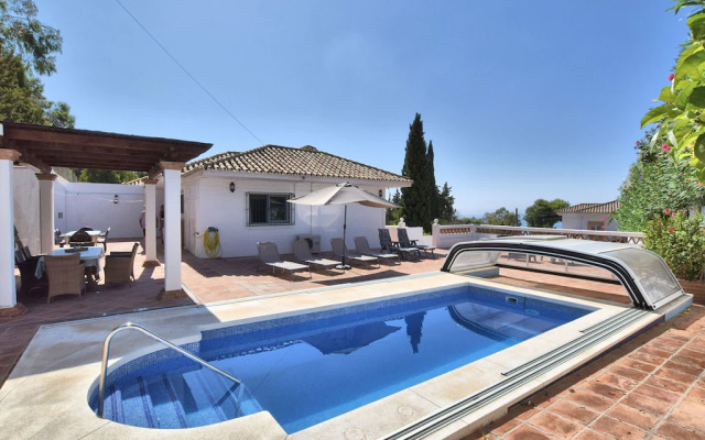 Alluring villa in Benalmádena with private pool