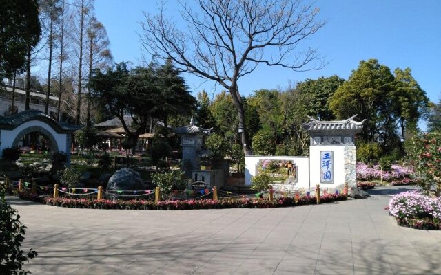 The Moonshine Inn of Dali