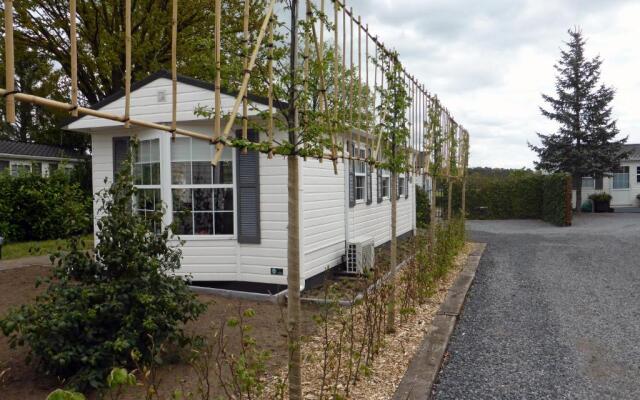 Tiny house Appelvinkje, huisje met bedstee in bosrijke omgeving