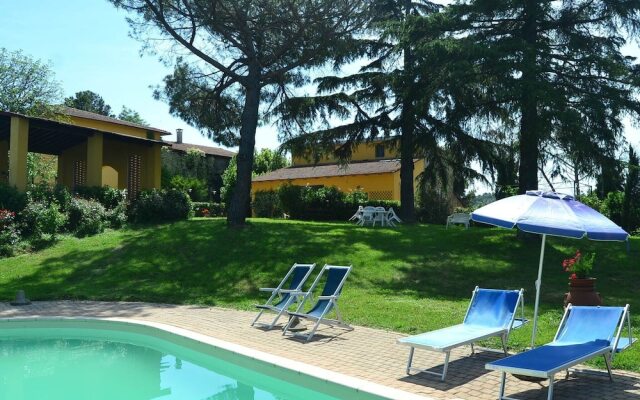 Farmhouse in Vinci With Pool & Vineyards