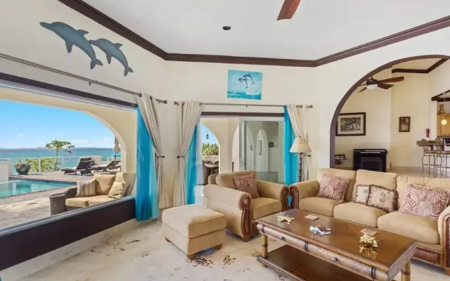 Beachfront Bliss: Private Retreat With Spectacular Views