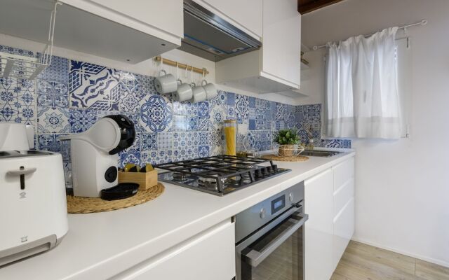 Madame Betta by Mmega