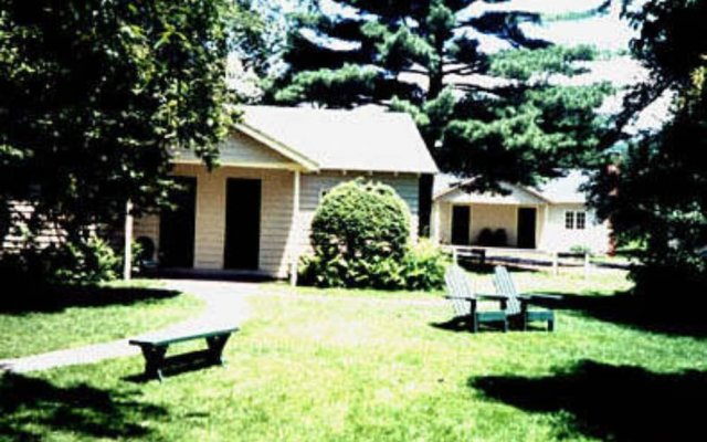Silver Maple Lodge & Cottages - Bed And Breakfast