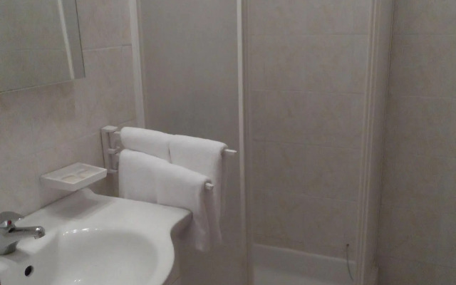 Rooms and apartments Galeb