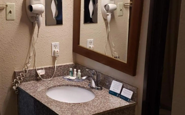 Quality Inn DFW Airport North