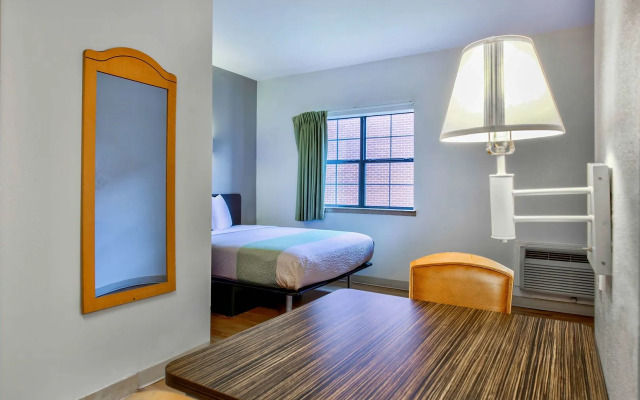 OYO Townhouse Beaumont Medical Center Area