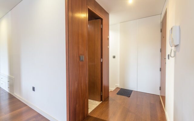 House and People - Martins Sarmento