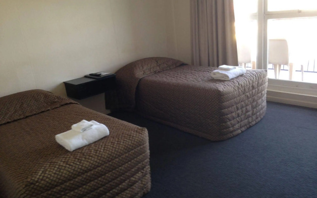 The Commercial Hotel Motel