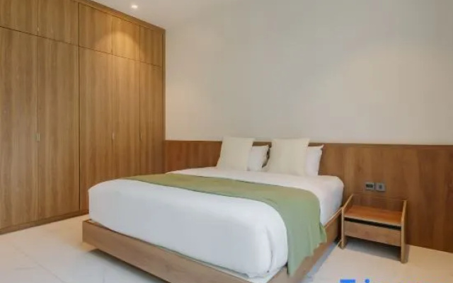 Niva Villa | Modern & Lake View near Phuket town